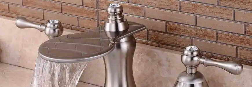 Robinets de lavabo à deux leviers