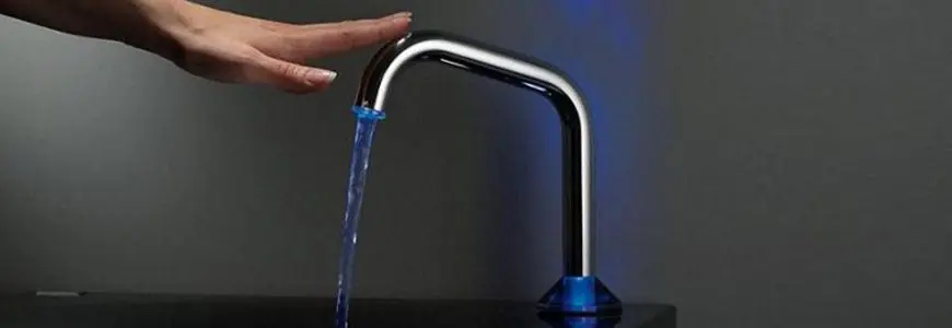 Robinets électroniques salle de bain